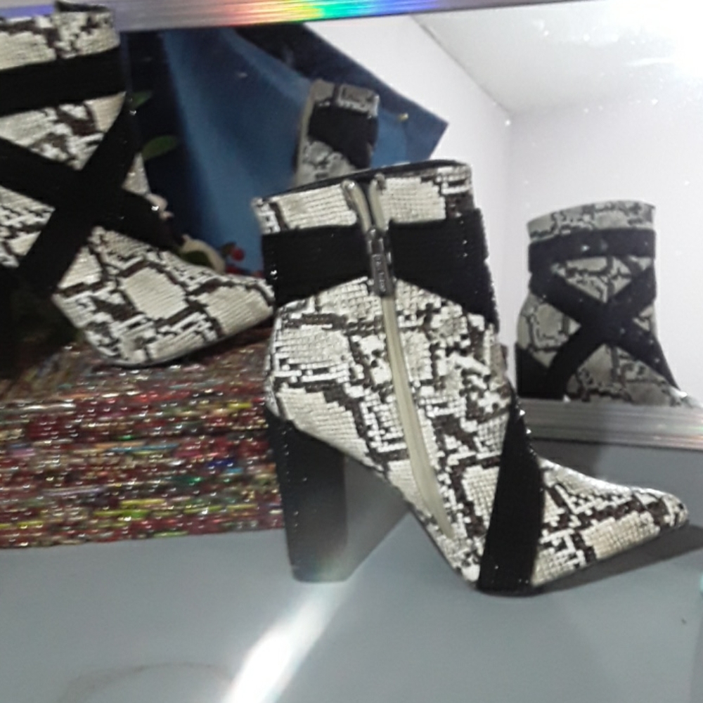 Cape Robin Rhinestone booties - Picture 4 of 6